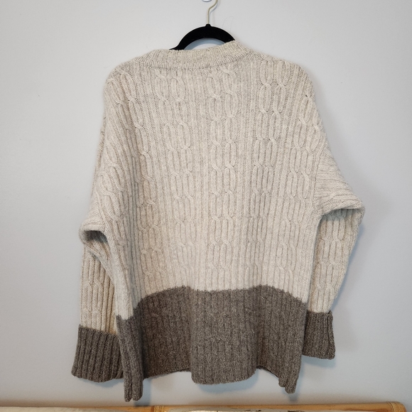 Hikers Haven 100% Wool Neutral Chunky V Neck Sweater - Picture 2 of 4